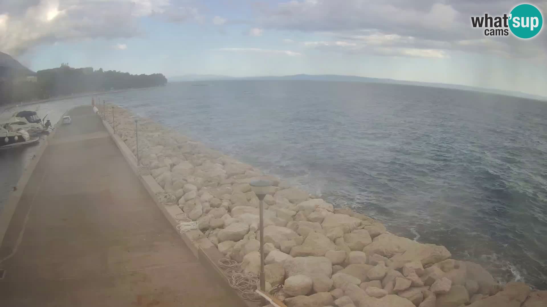 Spletna kamera – Baška Voda, pogled na mesto in goro Biokovo