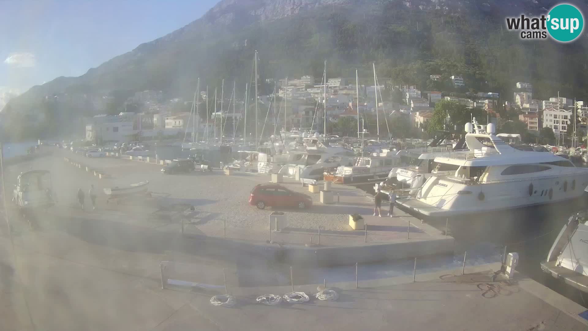 Spletna kamera – Baška Voda, pogled na mesto in goro Biokovo