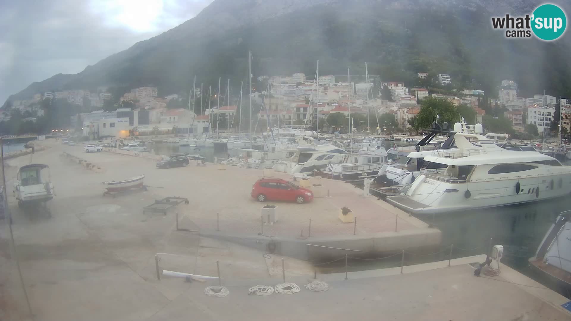 Spletna kamera – Baška Voda, pogled na mesto in goro Biokovo