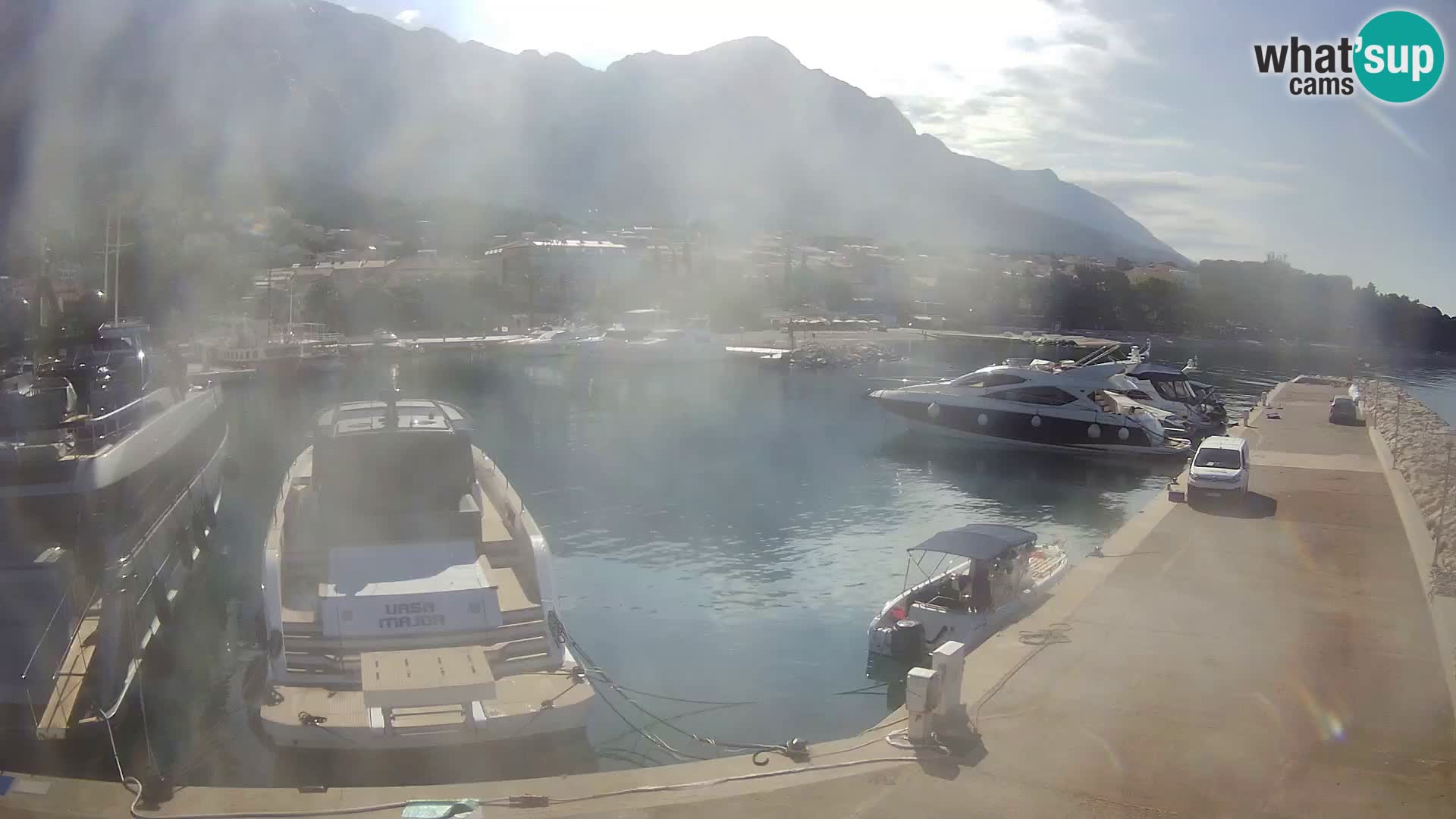 Spletna kamera – Baška Voda, pogled na mesto in goro Biokovo