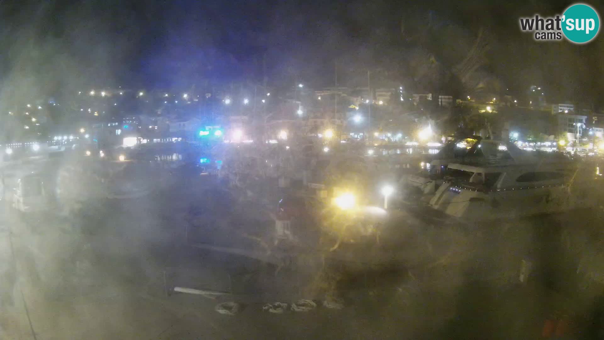 Webcam Basca Voda –  Vista desde el puerto deportivo de la ciudad y la montaña Biokovo