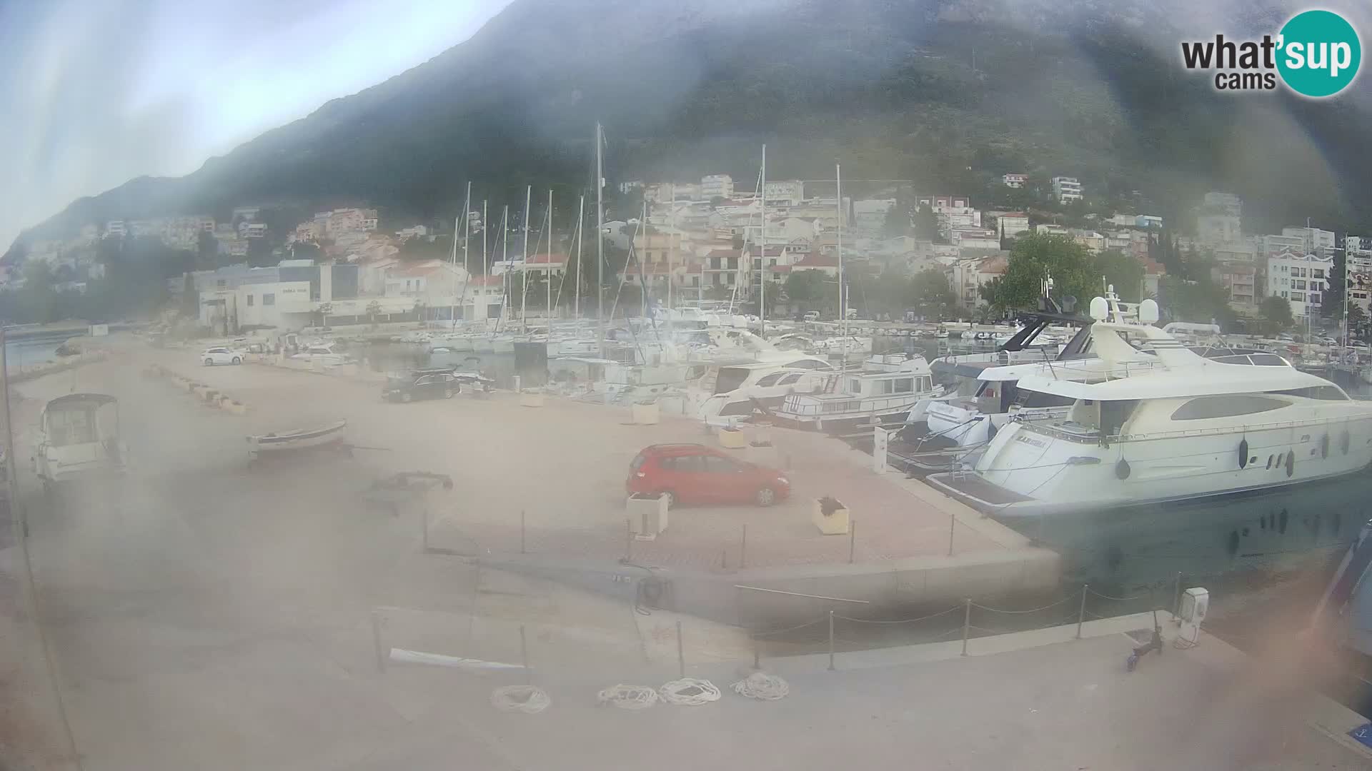 Spletna kamera – Baška Voda, pogled na mesto in goro Biokovo
