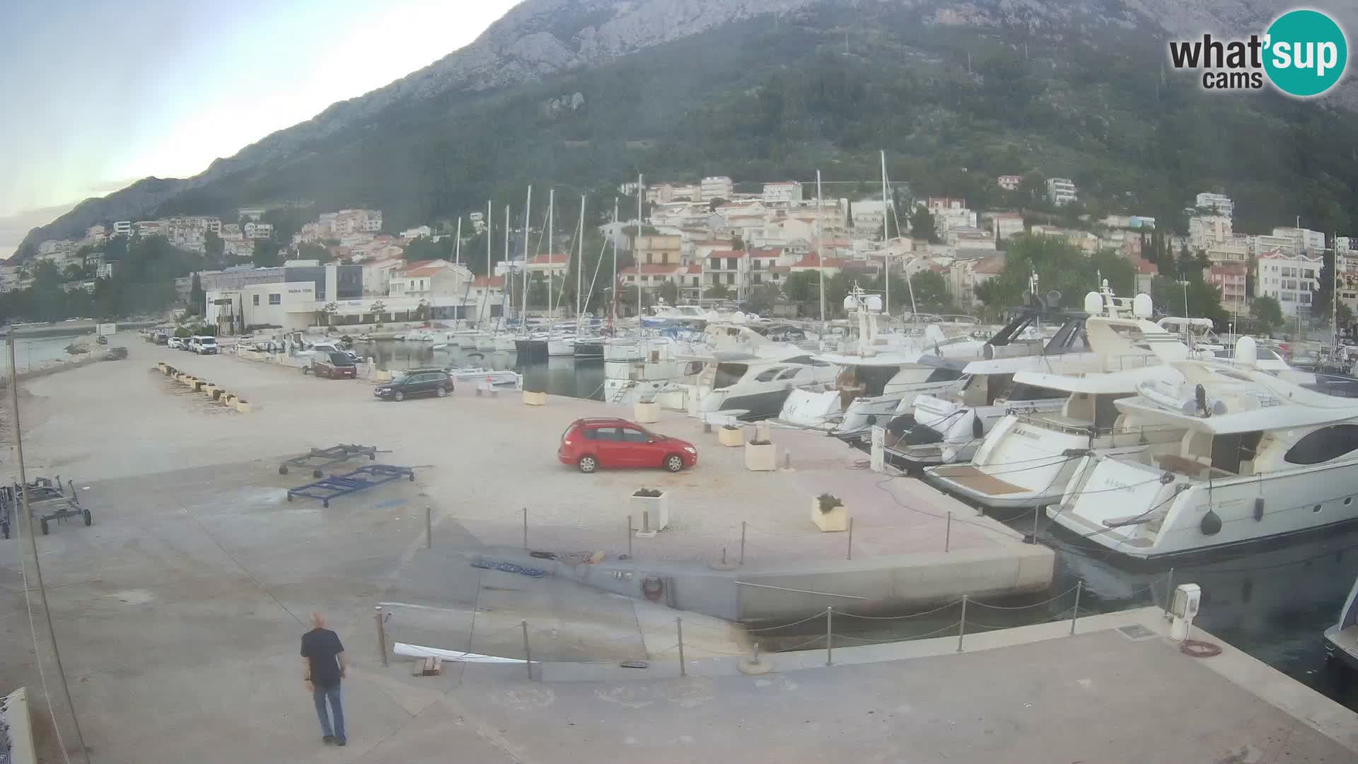 Web Kamera Baška Voda luka – Pogled na grad i masiv Biokovo