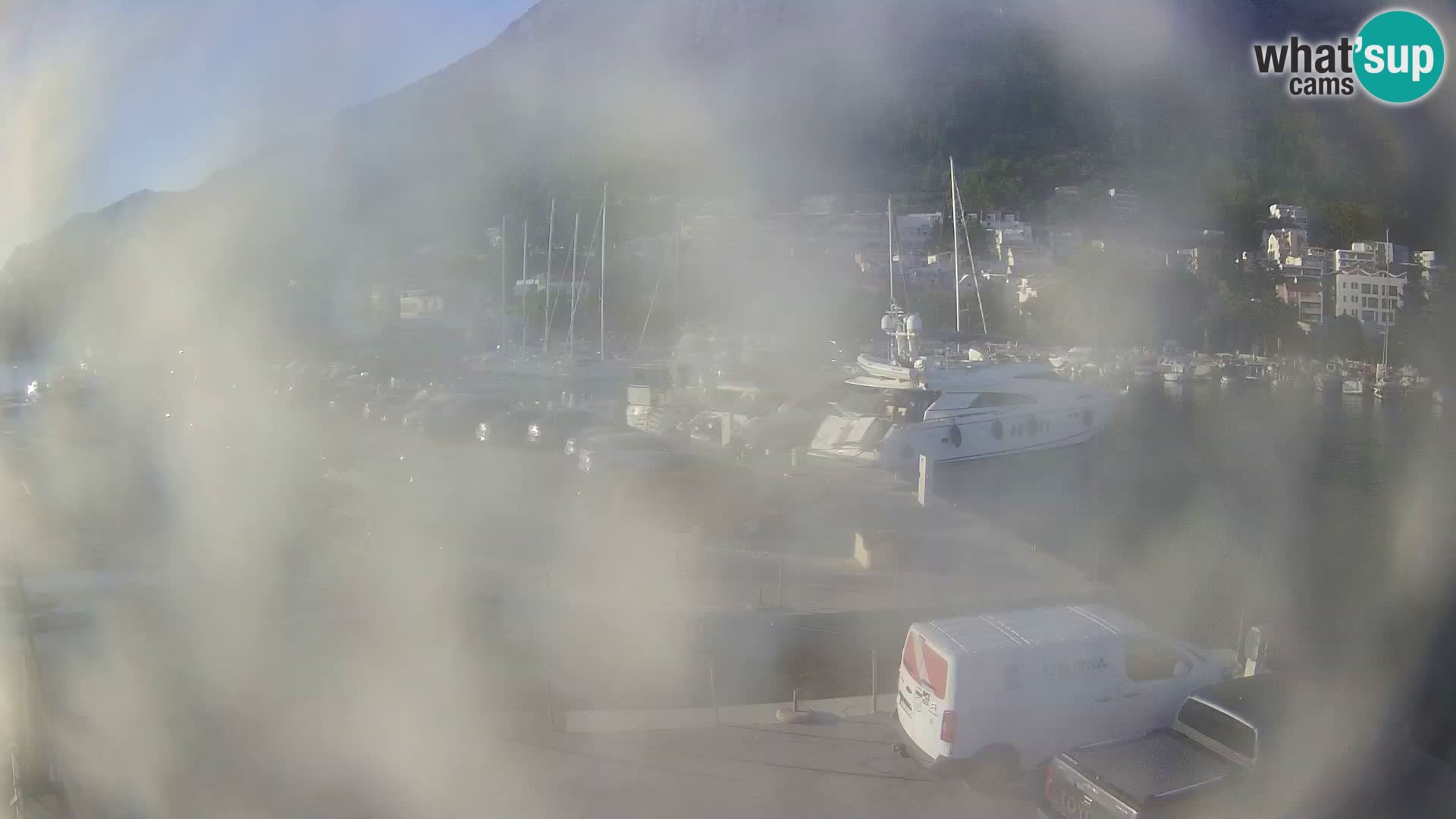 Spletna kamera – Baška Voda, pogled na mesto in goro Biokovo