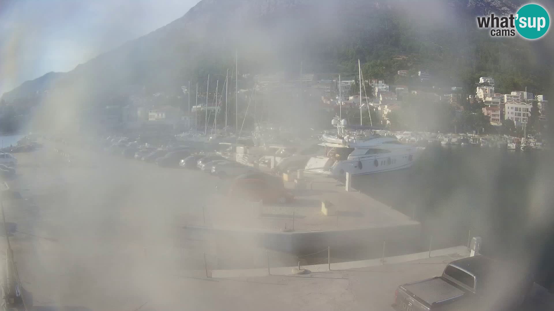 Spletna kamera – Baška Voda, pogled na mesto in goro Biokovo