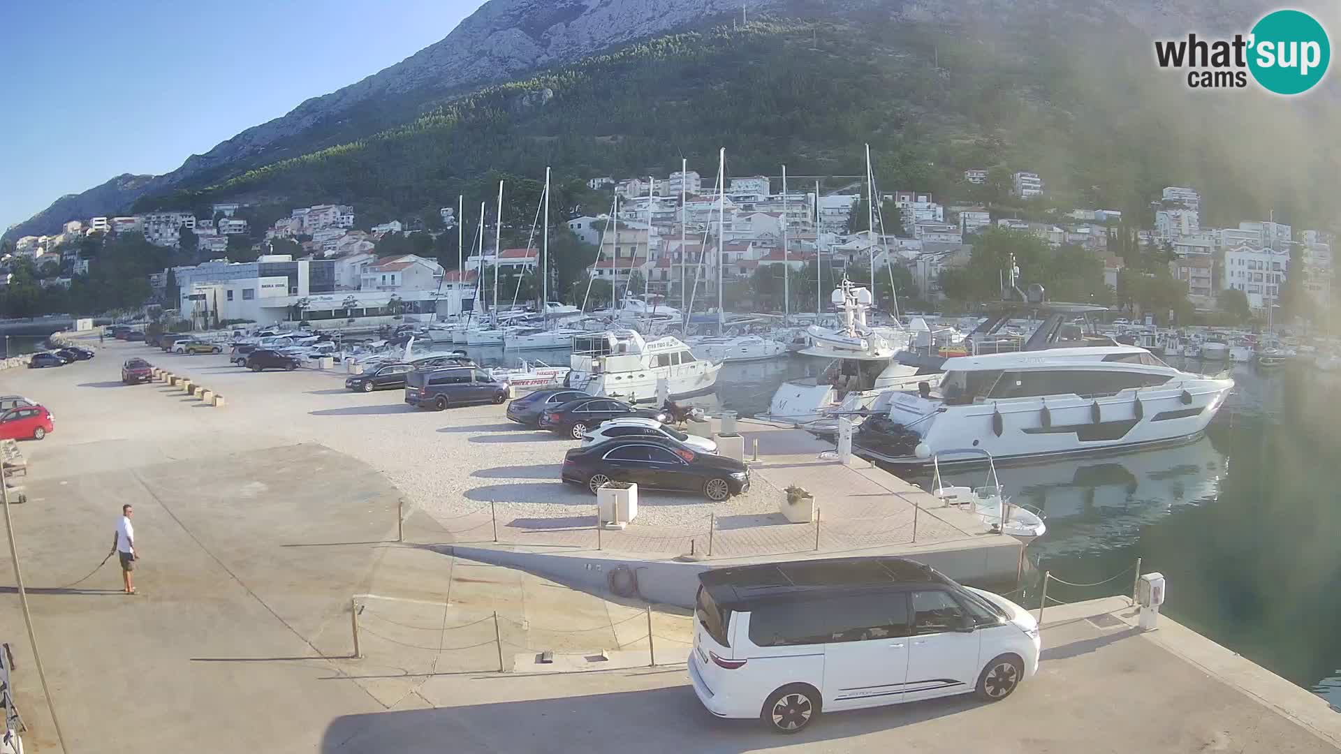 Web Kamera Baška Voda luka – Pogled na grad i masiv Biokovo