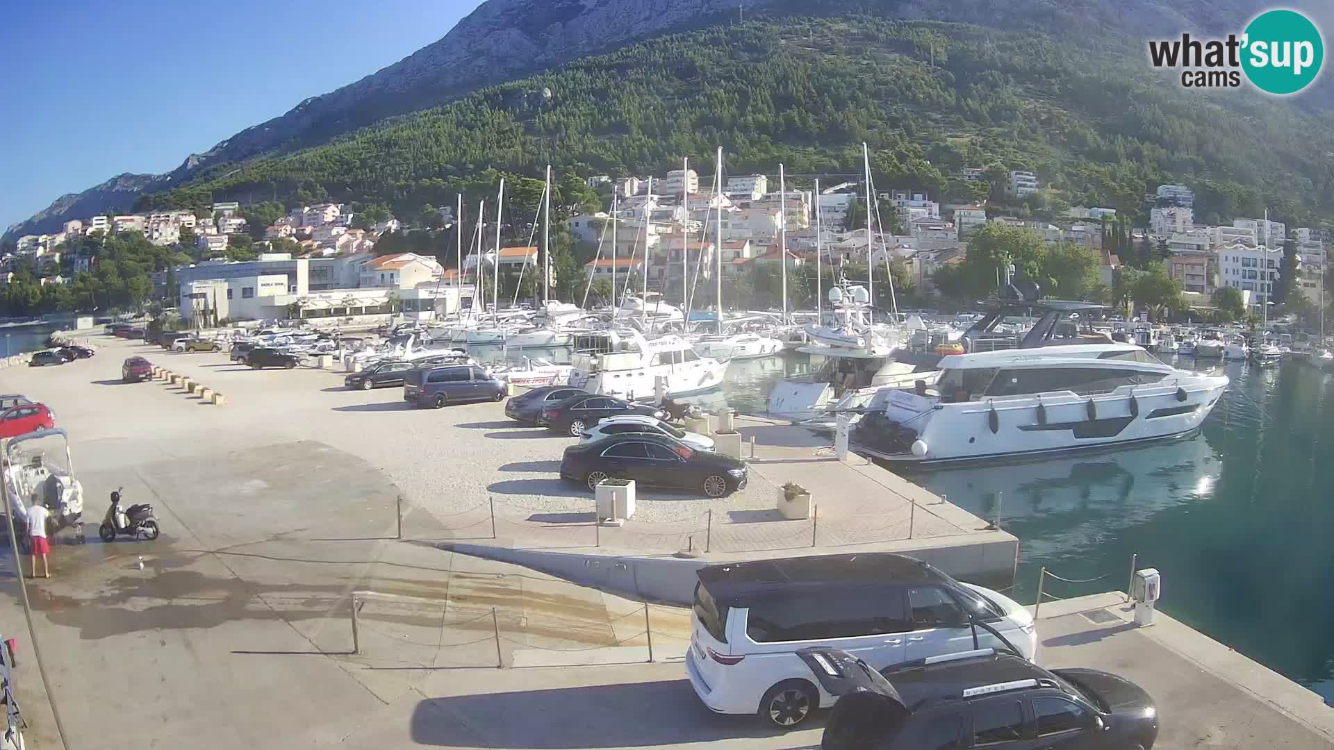 Web Kamera Baška Voda luka – Pogled na grad i masiv Biokovo