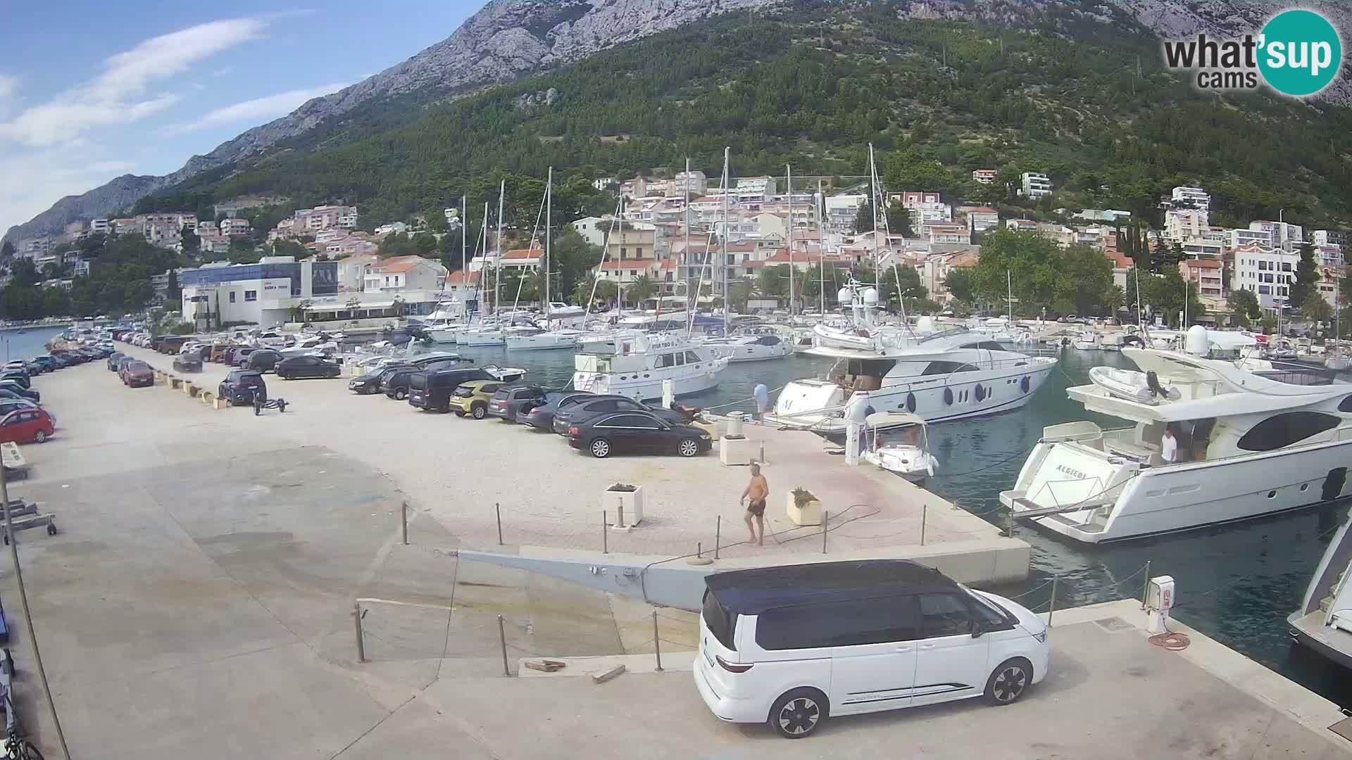 Web Kamera Baška Voda luka – Pogled na grad i masiv Biokovo