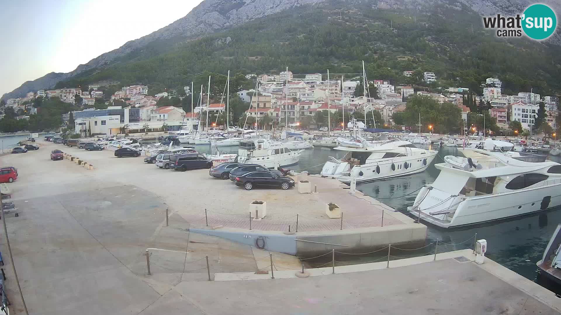 Spletna kamera – Baška Voda, pogled na mesto in goro Biokovo