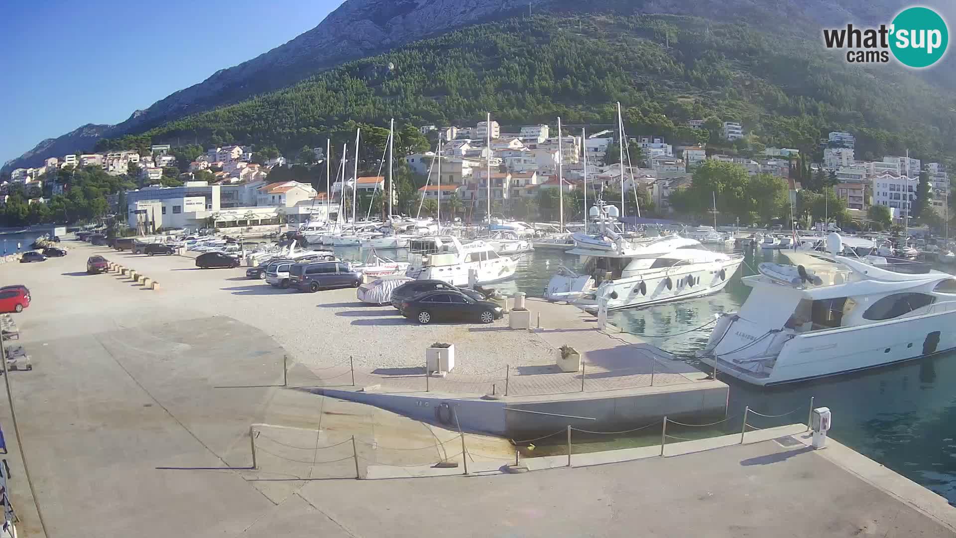 Web Kamera Baška Voda luka – Pogled na grad i masiv Biokovo
