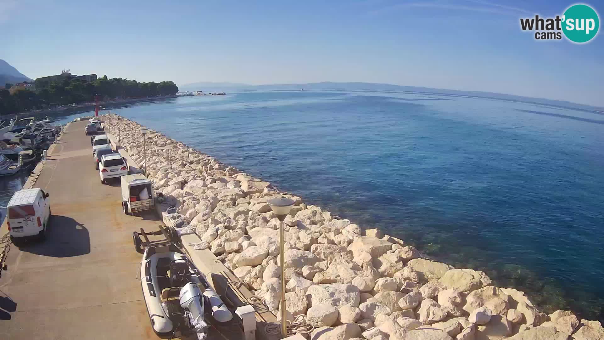 Webcam Basca Voda –  Vista desde el puerto deportivo de la ciudad y la montaña Biokovo