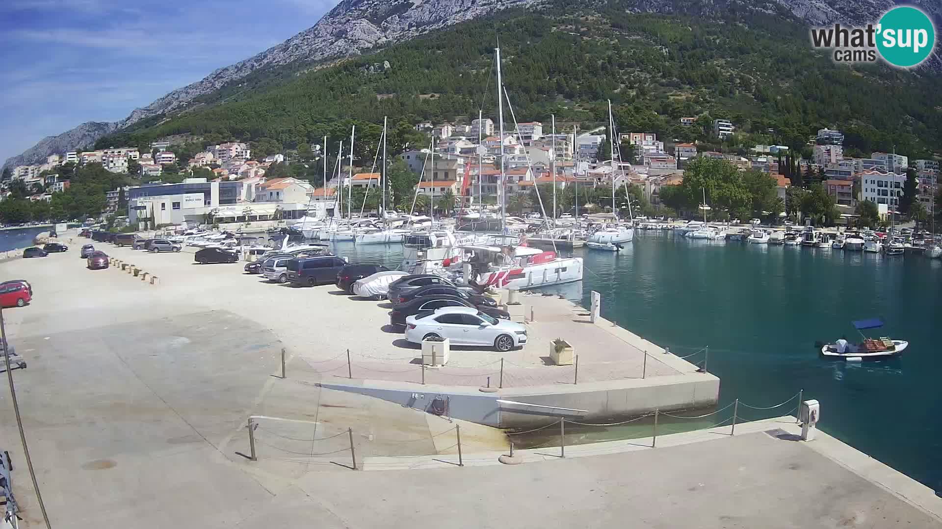 Webcam Basca Voda –  Vista desde el puerto deportivo de la ciudad y la montaña Biokovo