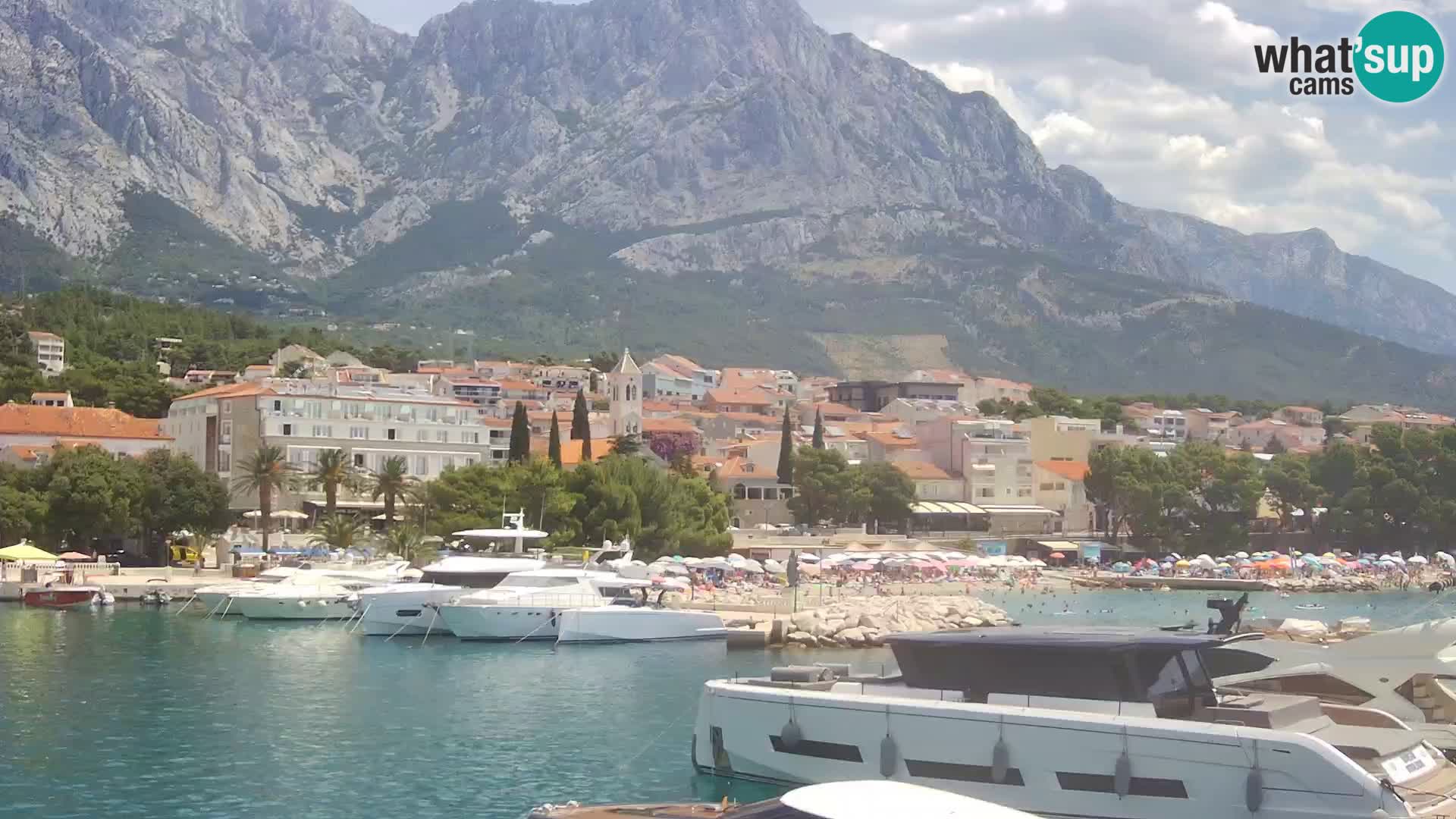 Webcam Basca Voda –  Vista desde el puerto deportivo de la ciudad y la montaña Biokovo