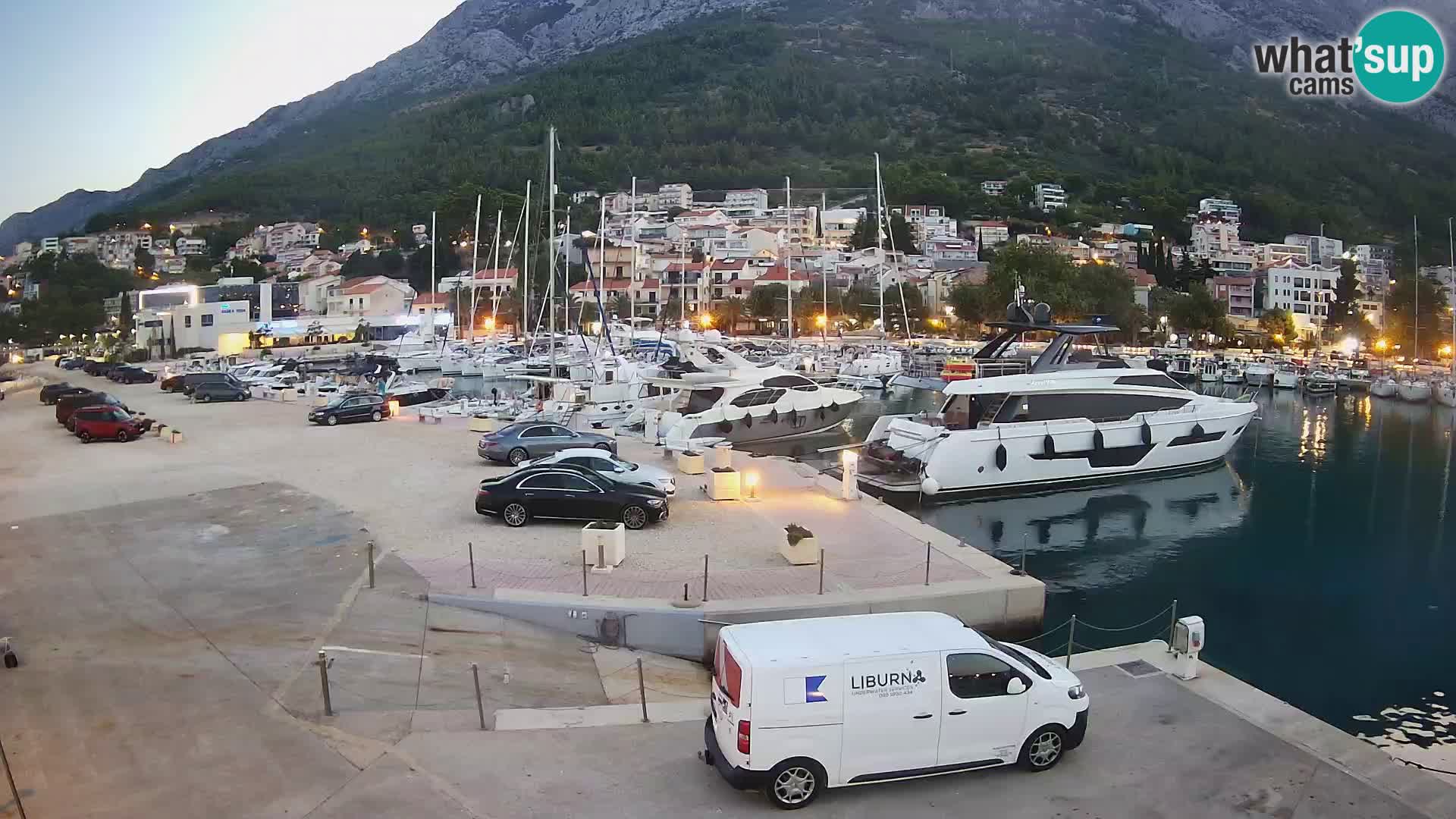 Webcam Basca Voda –  Vista desde el puerto deportivo de la ciudad y la montaña Biokovo