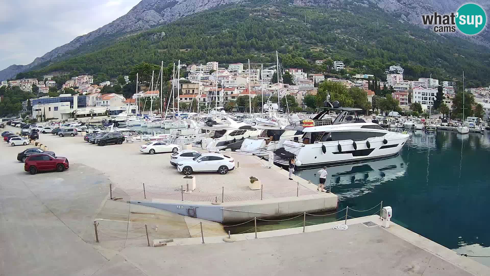 Web Kamera Baška Voda luka – Pogled na grad i masiv Biokovo