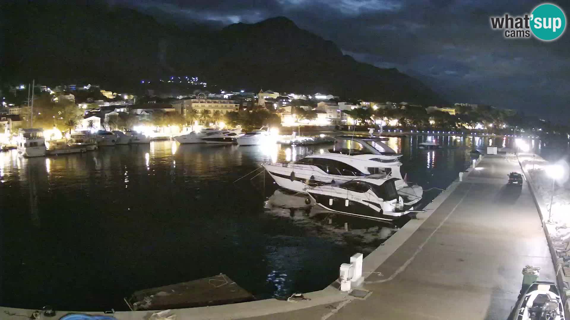 Spletna kamera – Baška Voda, pogled na mesto in goro Biokovo