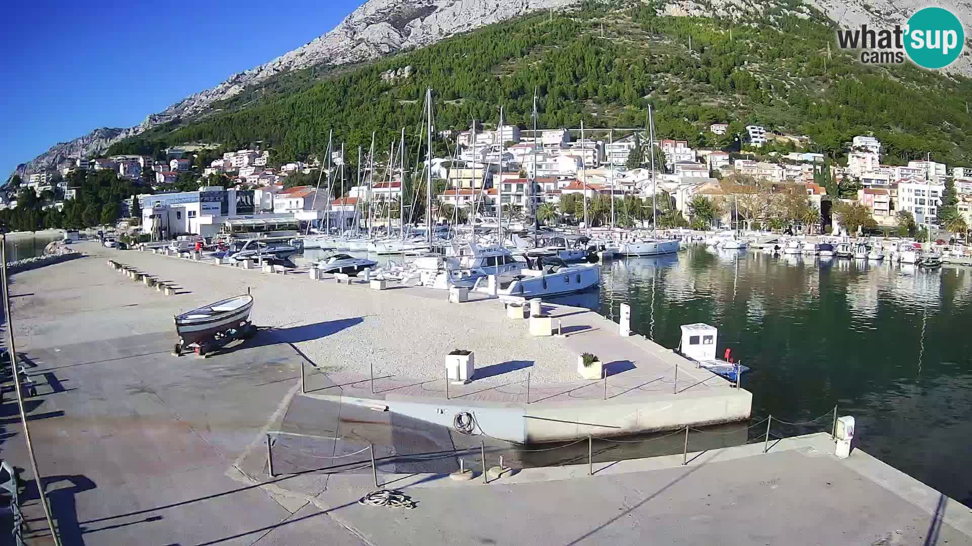 Spletna kamera – Baška Voda, pogled na mesto in goro Biokovo