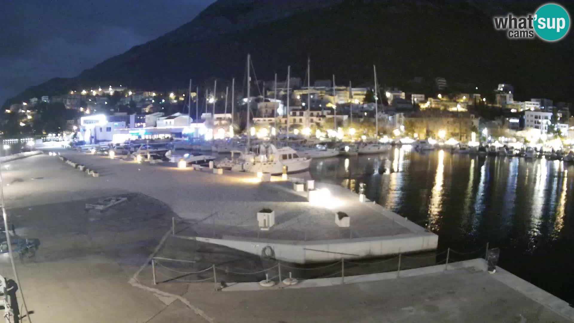 Webcam Basca Voda –  Vista desde el puerto deportivo de la ciudad y la montaña Biokovo