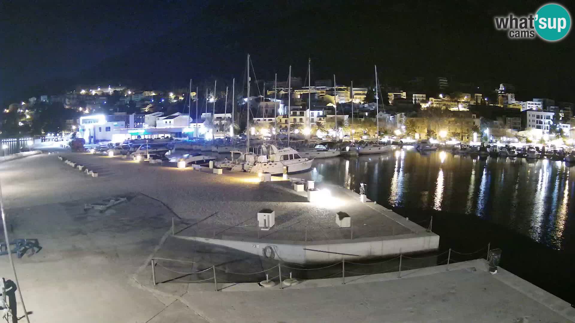 Webcam Basca Voda –  Vista desde el puerto deportivo de la ciudad y la montaña Biokovo