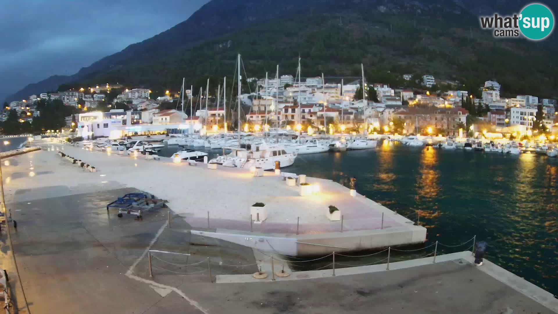 Web Kamera Baška Voda luka – Pogled na grad i masiv Biokovo