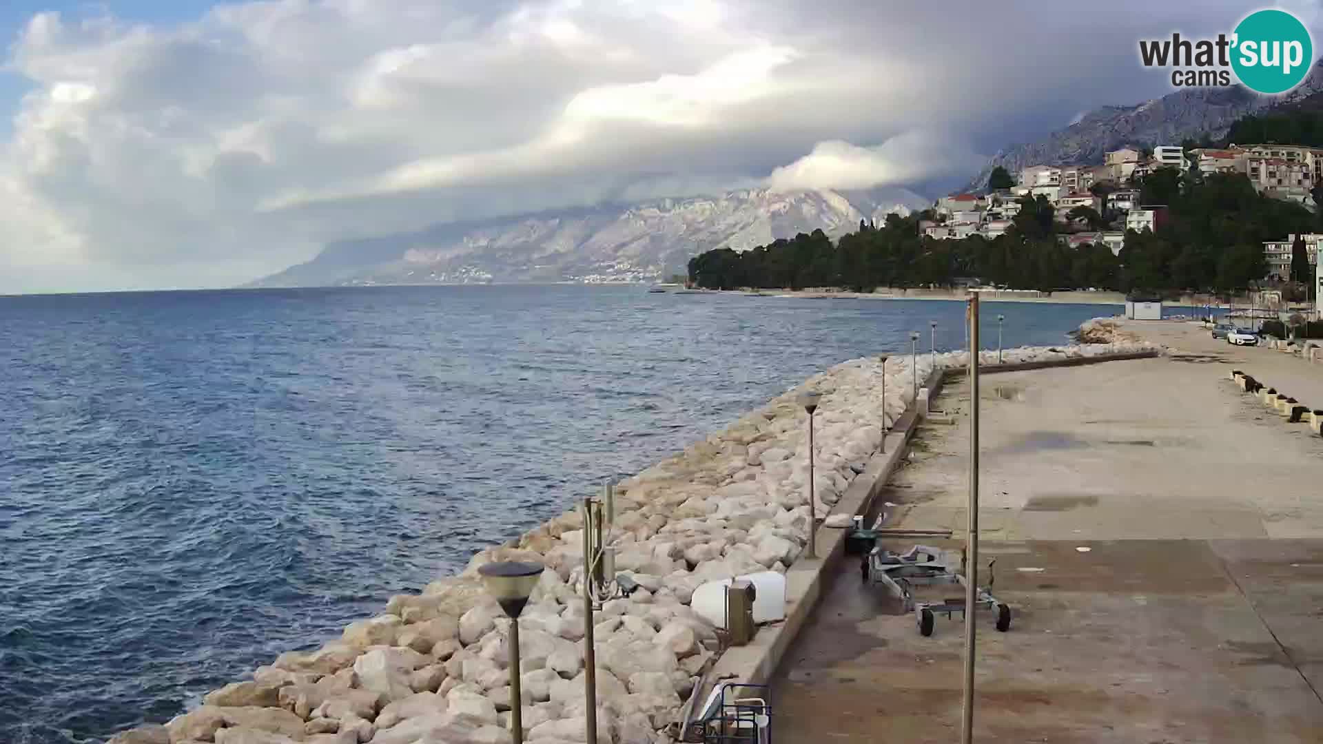 Spletna kamera – Baška Voda, pogled na mesto in goro Biokovo