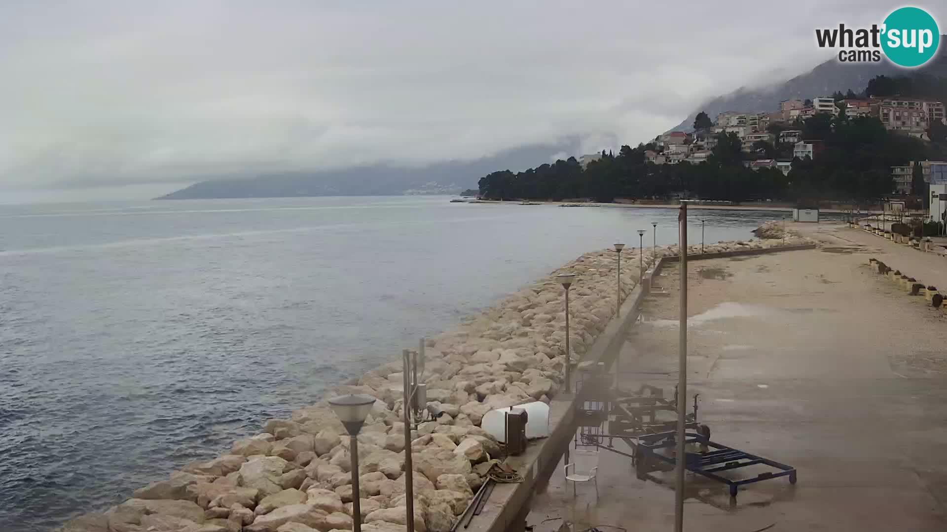 Web Kamera Baška Voda luka – Pogled na grad i masiv Biokovo