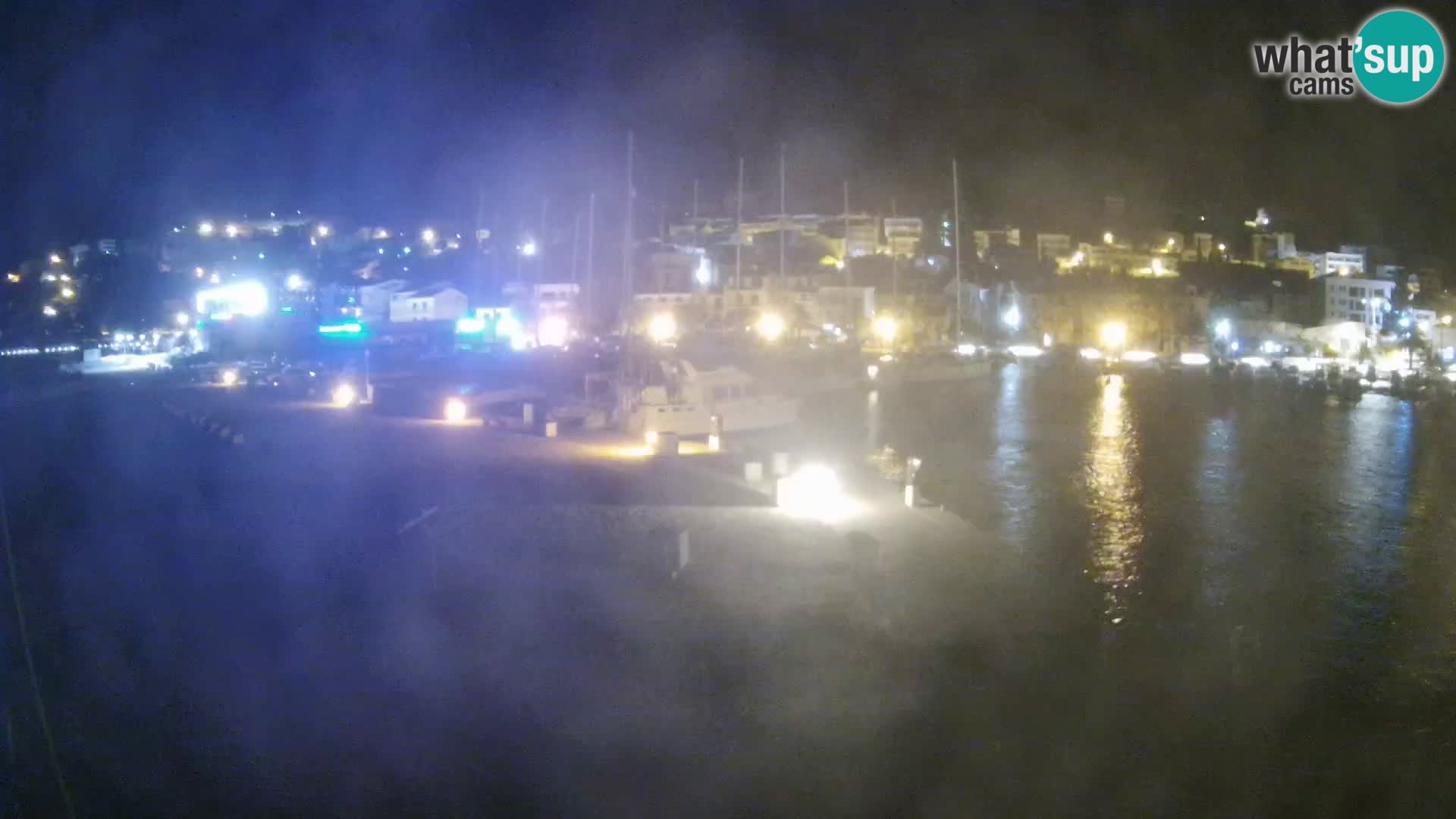 Webcam Basca Voda –  Vista desde el puerto deportivo de la ciudad y la montaña Biokovo