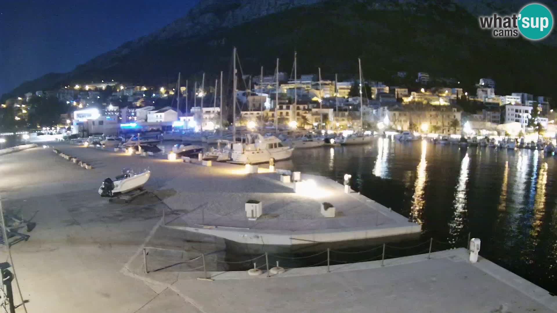 Web Kamera Baška Voda luka – Pogled na grad i masiv Biokovo