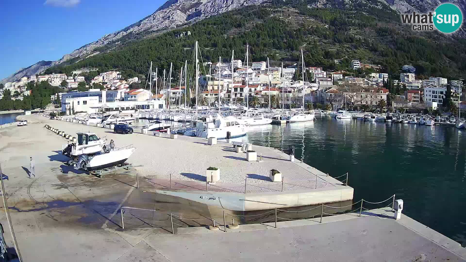 Webcam Basca Voda –  Vista desde el puerto deportivo de la ciudad y la montaña Biokovo