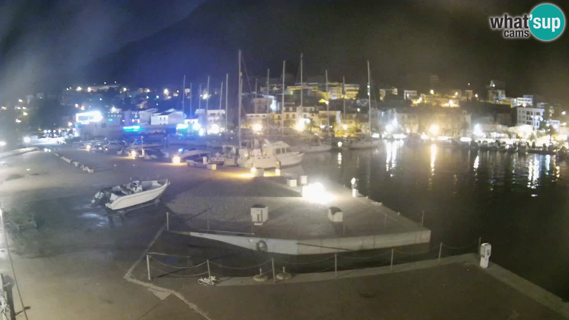 Web Kamera Baška Voda luka – Pogled na grad i masiv Biokovo