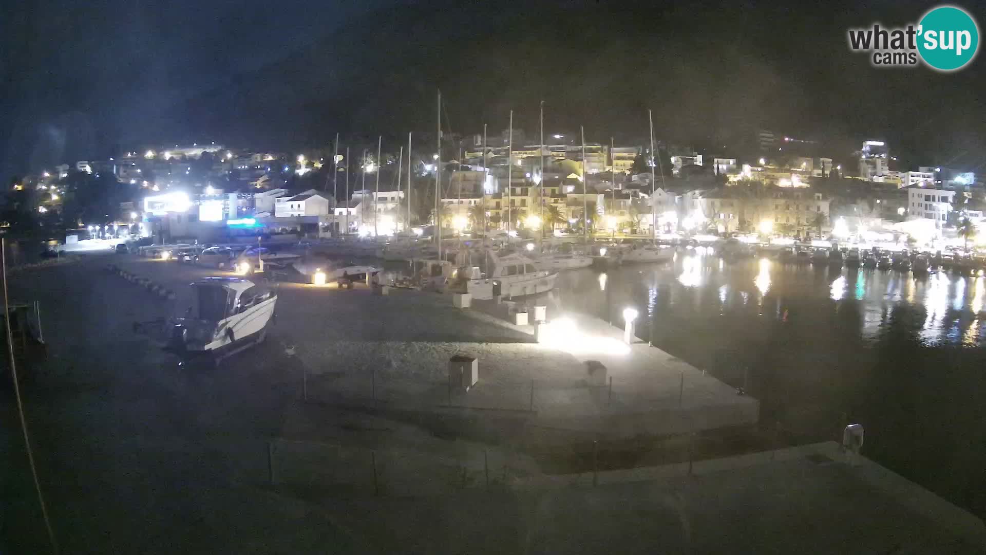 Web Kamera Baška Voda luka – Pogled na grad i masiv Biokovo