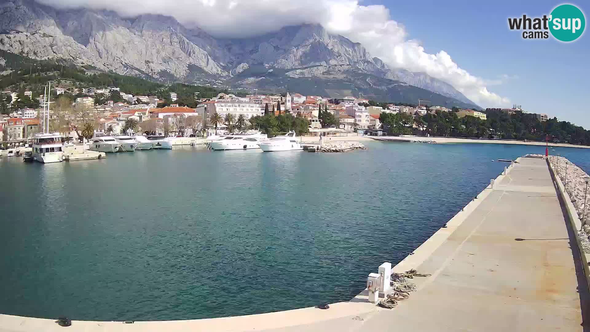 Webcam Basca Voda –  Vista desde el puerto deportivo de la ciudad y la montaña Biokovo