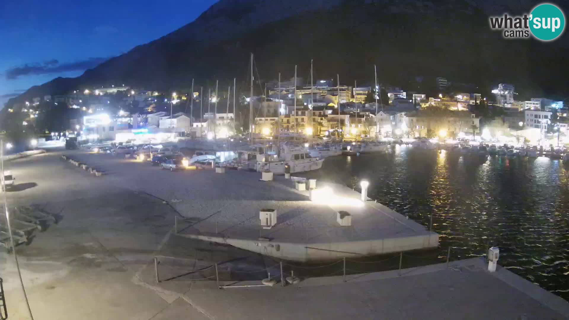 Webcam Basca Voda –  Vista desde el puerto deportivo de la ciudad y la montaña Biokovo