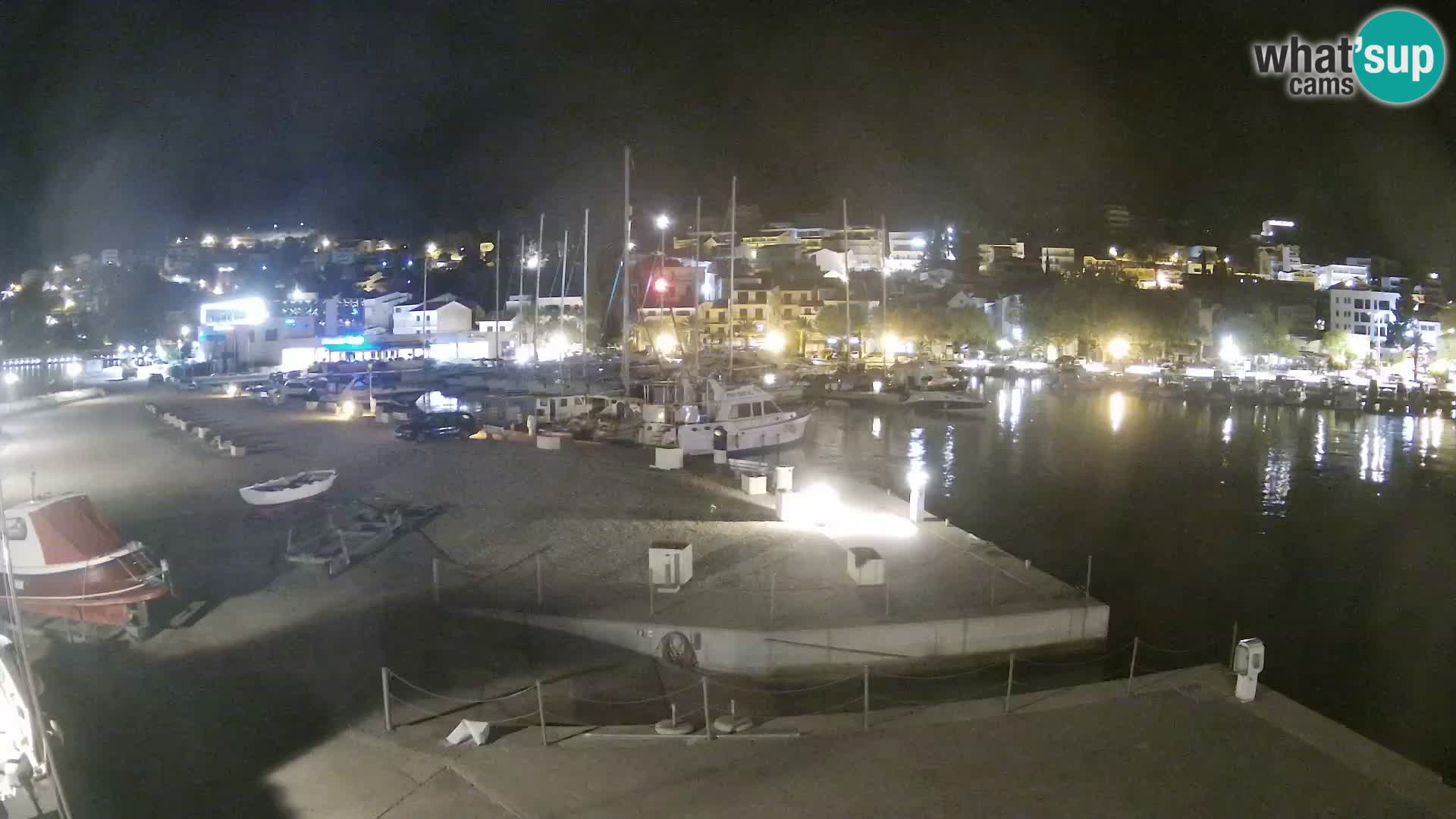 Webcam Basca Voda –  Vista desde el puerto deportivo de la ciudad y la montaña Biokovo