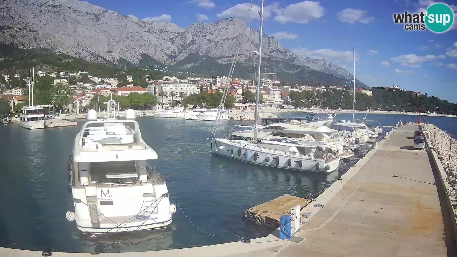 Web Kamera Baška Voda luka – Pogled na grad i masiv Biokovo