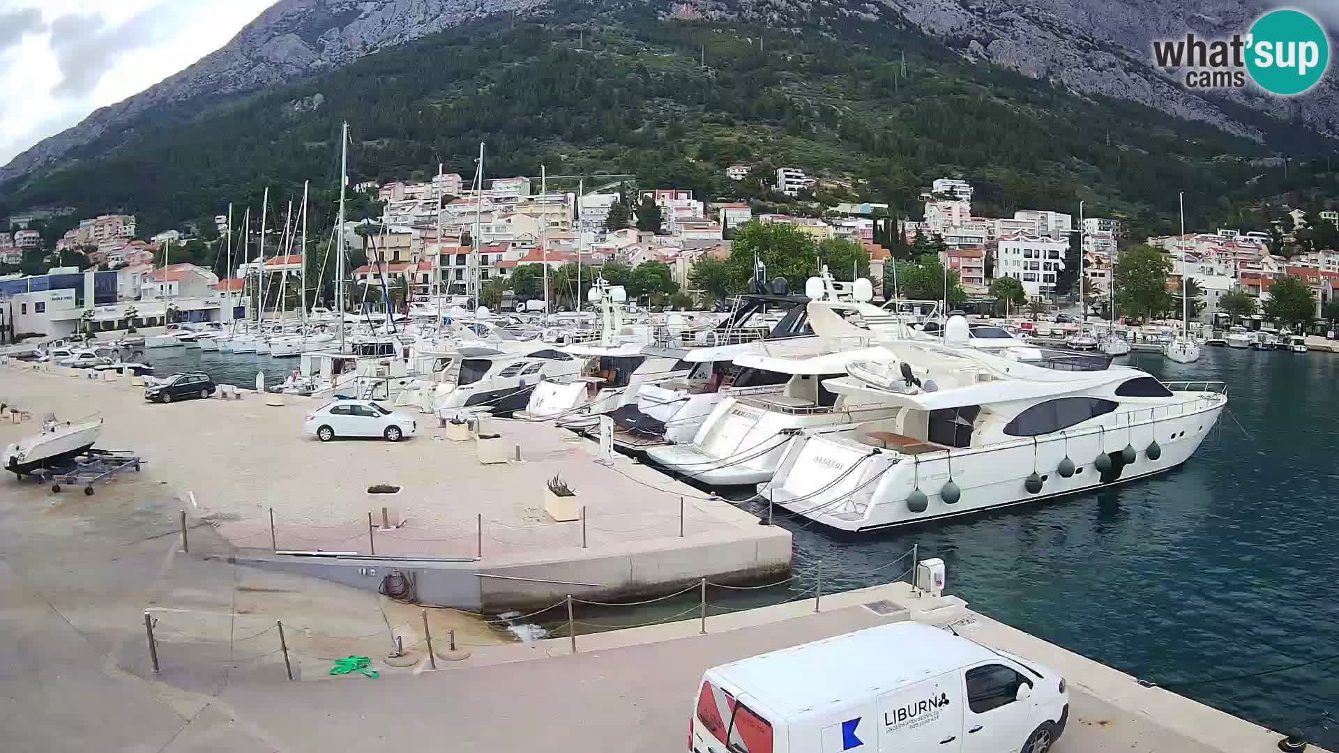 Webcam Basca Voda –  Vista desde el puerto deportivo de la ciudad y la montaña Biokovo