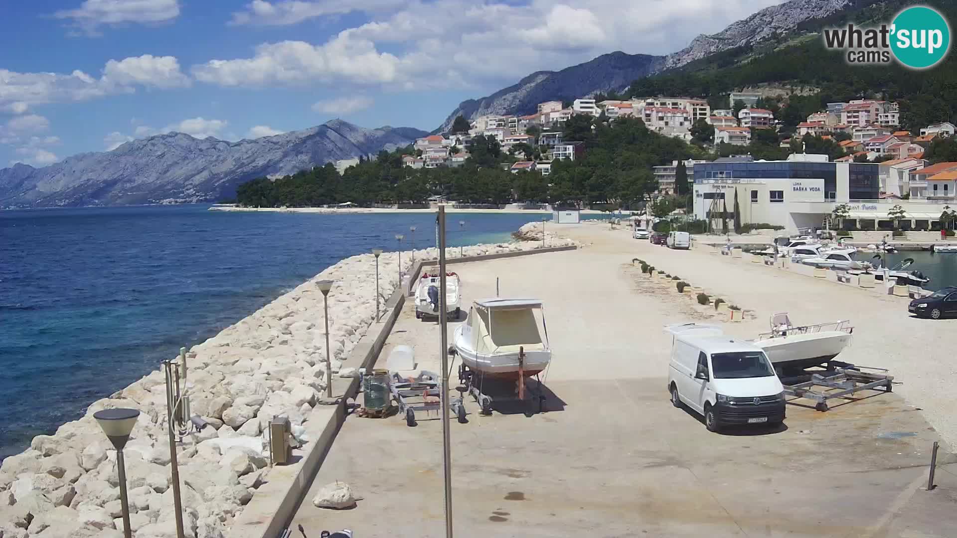 Web Kamera Baška Voda luka – Pogled na grad i masiv Biokovo