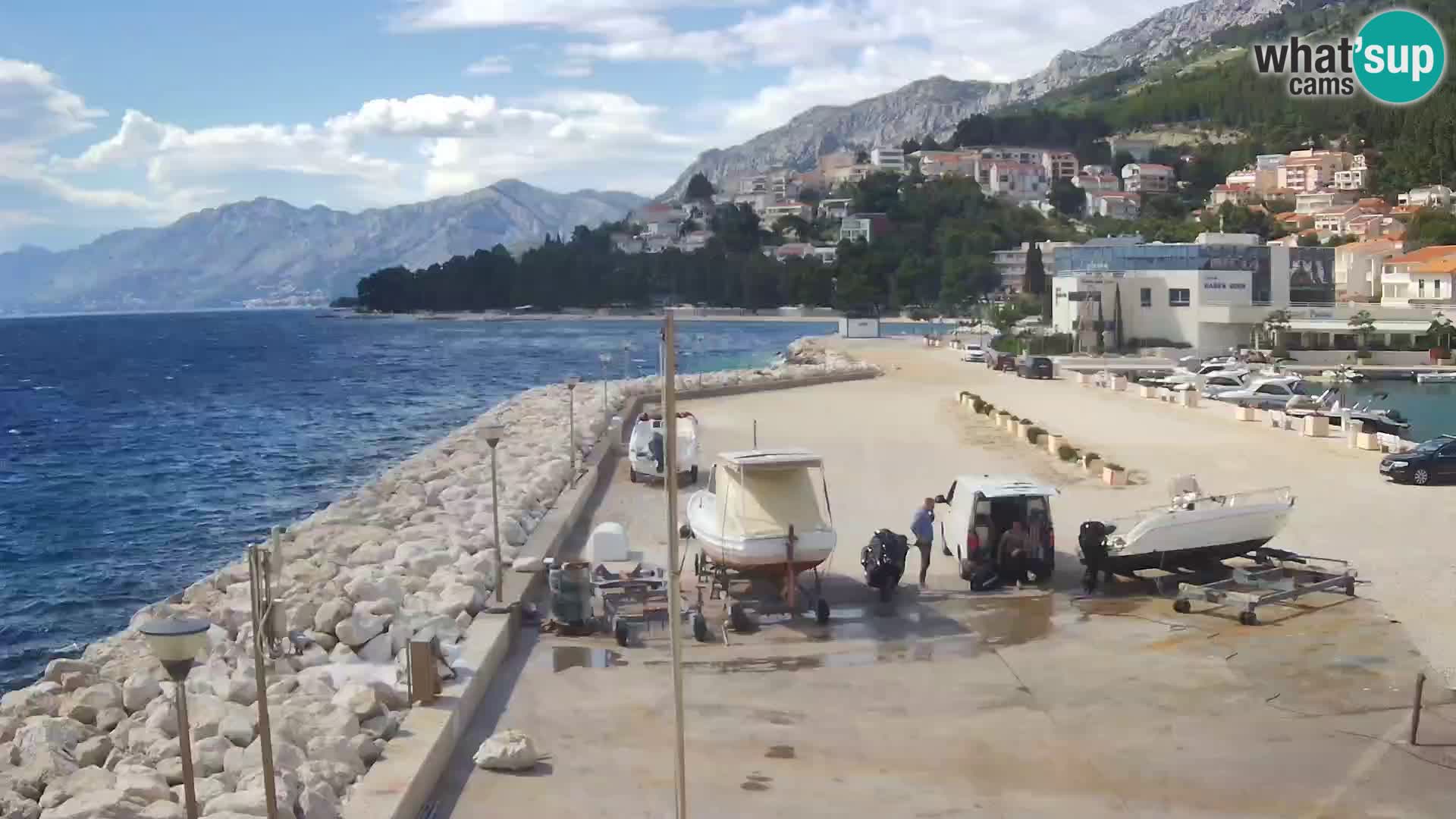 Web Kamera Baška Voda luka – Pogled na grad i masiv Biokovo