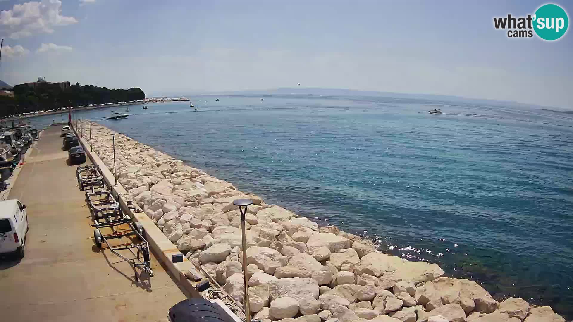Webcam Basca Voda –  Vista desde el puerto deportivo de la ciudad y la montaña Biokovo