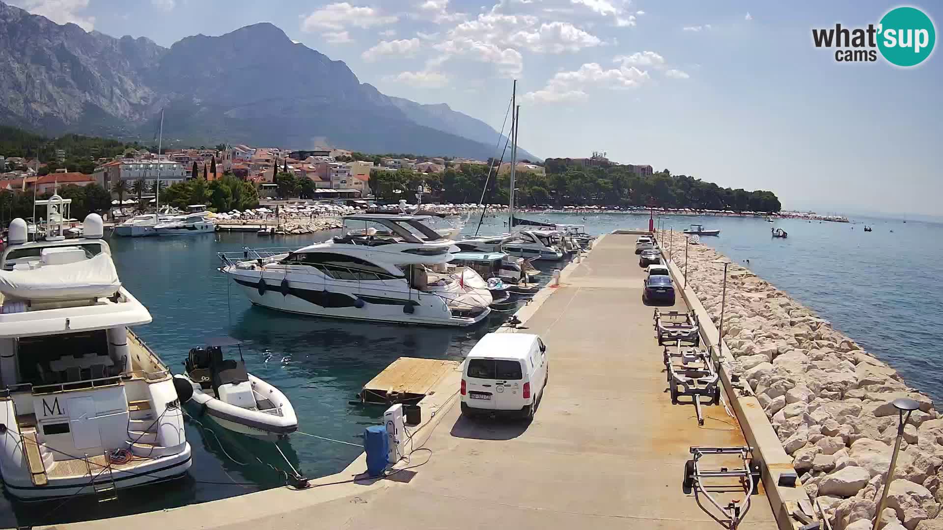 Webcam Basca Voda –  Vista desde el puerto deportivo de la ciudad y la montaña Biokovo