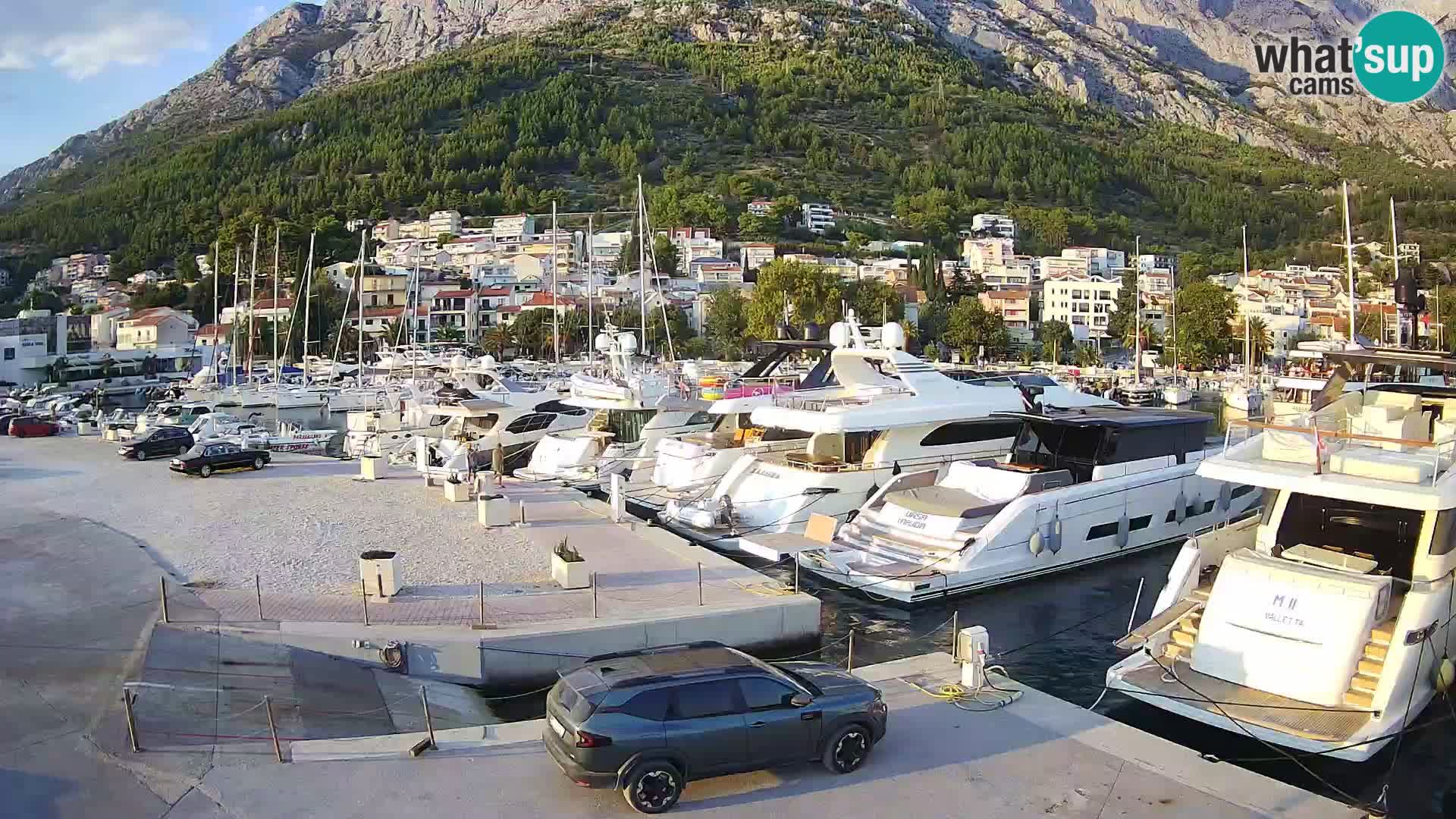 Webcam Basca Voda –  Vista desde el puerto deportivo de la ciudad y la montaña Biokovo