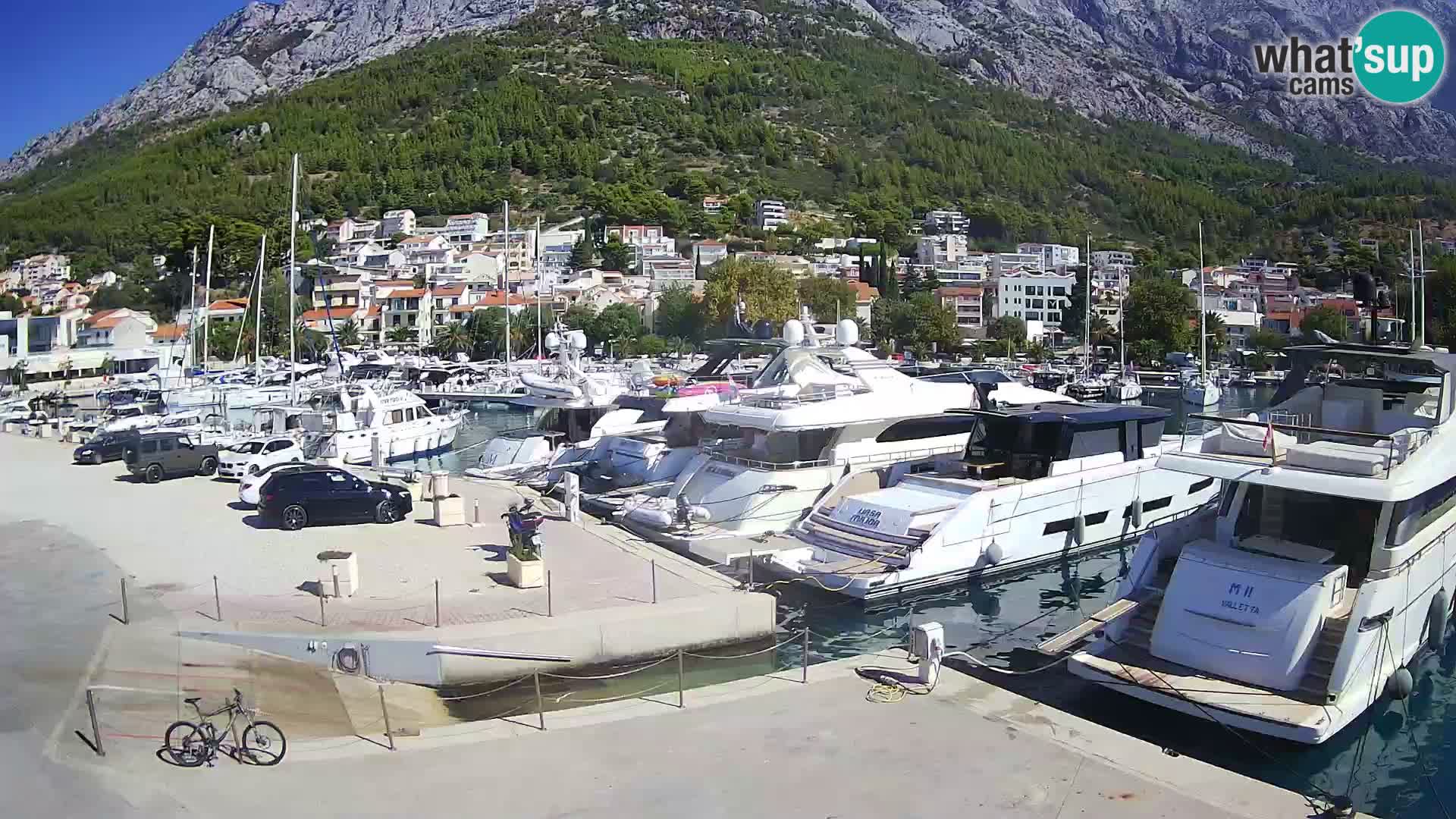 Web Kamera Baška Voda luka – Pogled na grad i masiv Biokovo