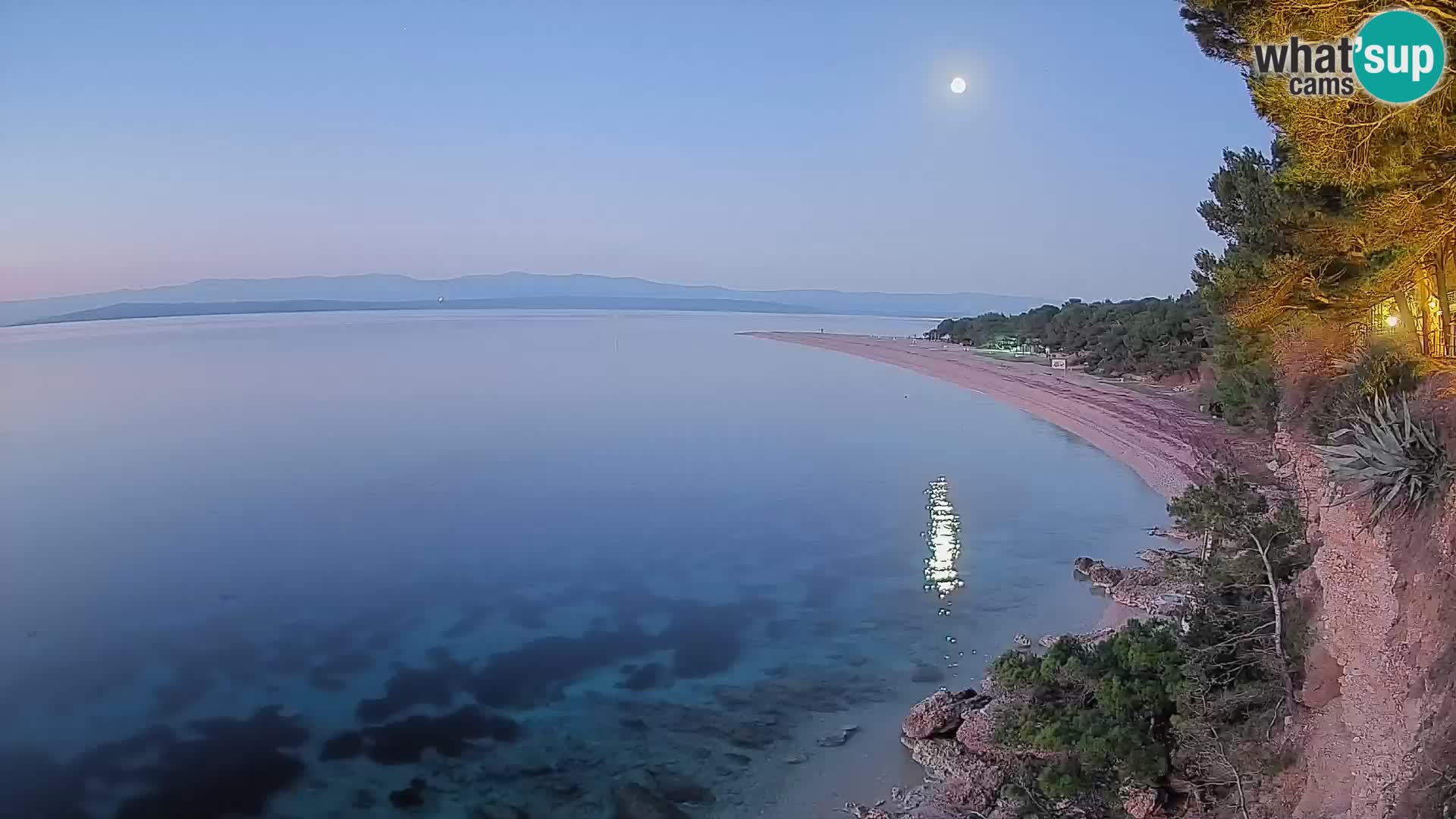 Web kamera Bol Zlatni Rat – Pogled uživo s otoka Brača