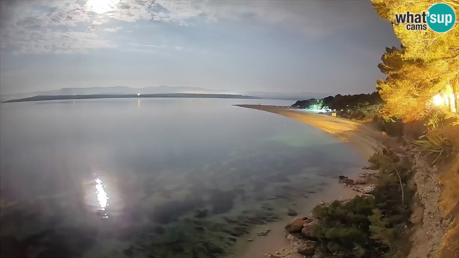 Spletna kamera Bol Zlatni Rat – Pogled v živo z otoka Brač