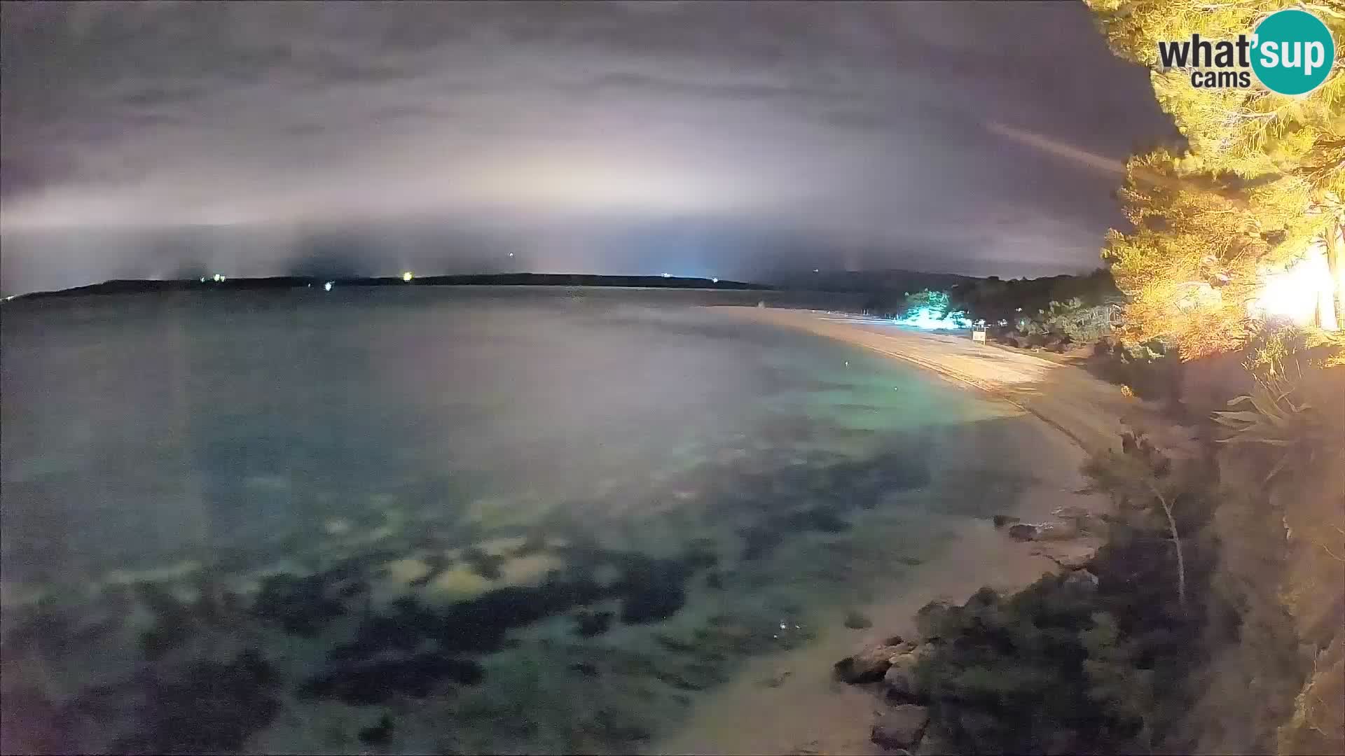 Web kamera Bol Zlatni Rat – Pogled uživo s otoka Brača