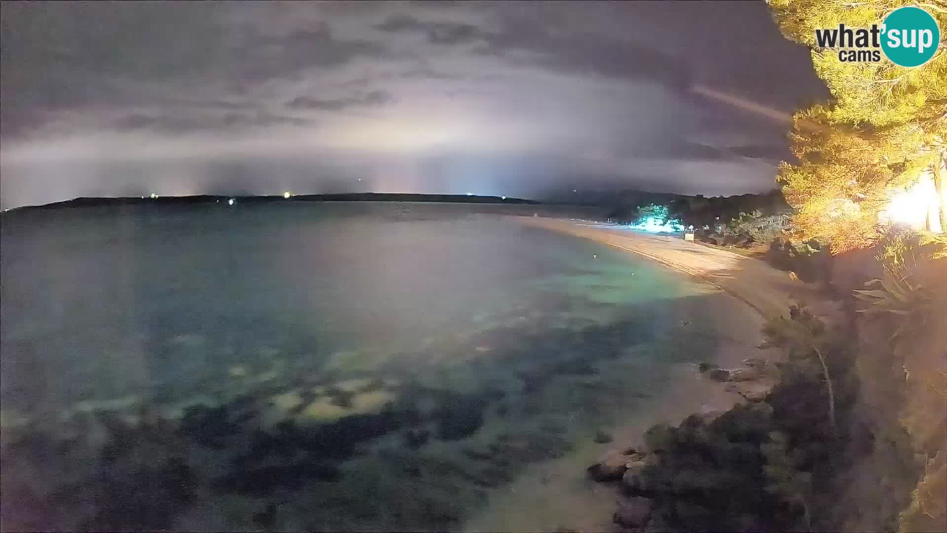 Spletna kamera Bol Zlatni Rat – Pogled v živo z otoka Brač