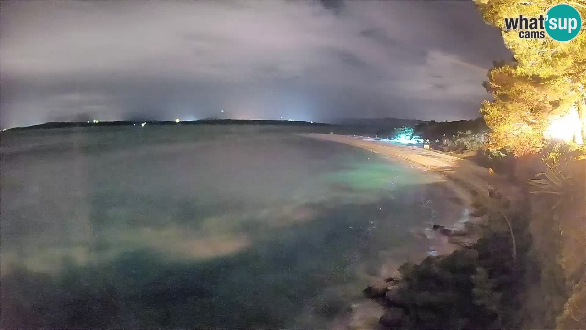 Web kamera Bol Zlatni Rat – Pogled uživo s otoka Brača