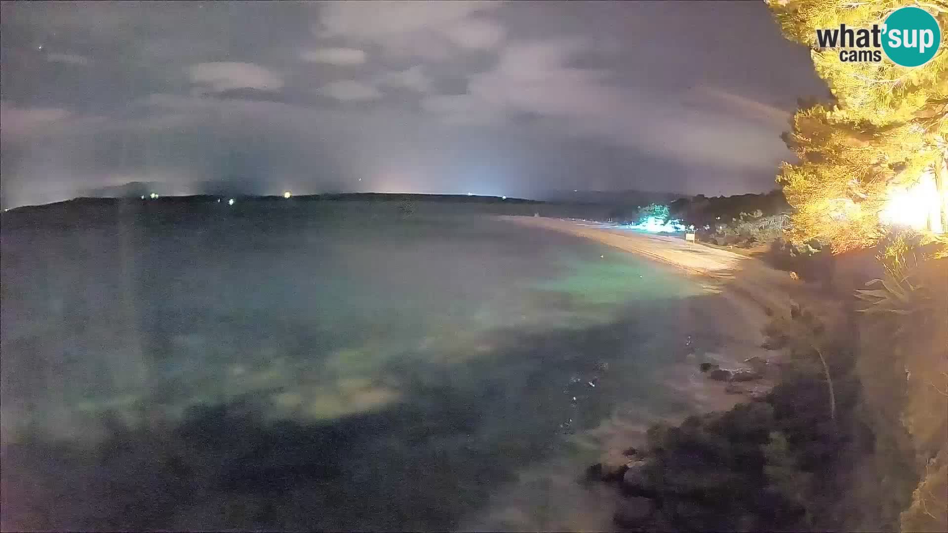 Spletna kamera Bol Zlatni Rat – Pogled v živo z otoka Brač