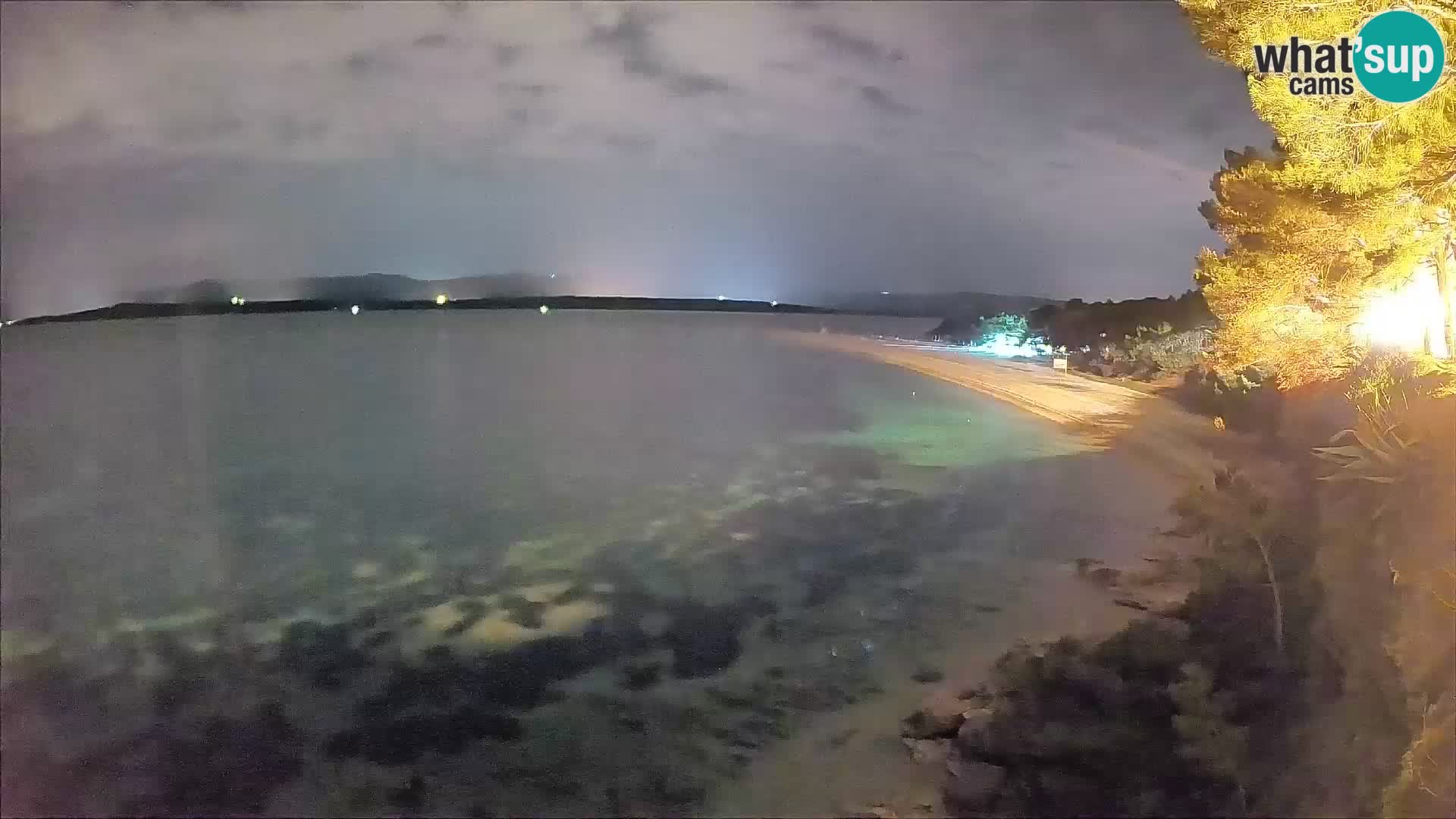 Spletna kamera Bol Zlatni Rat – Pogled v živo z otoka Brač