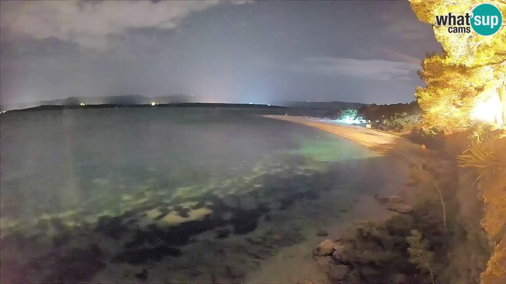 Web kamera Bol Zlatni Rat – Pogled uživo s otoka Brača